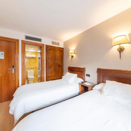 Hostal Sin Recep24H Puerta De La Villa - Pet Friendly & Restaurante Альмасан Экстерьер фото