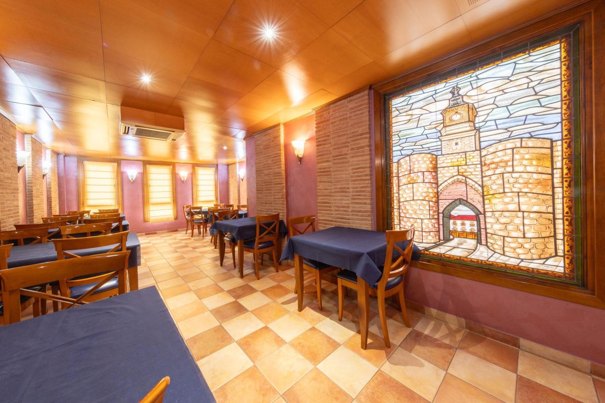Hostal Sin Recep24H Puerta De La Villa - Pet Friendly & Restaurante Альмасан Экстерьер фото